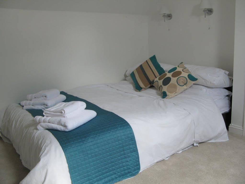 Number 64 Hotel ซอลส์บรี ภายนอก รูปภาพ