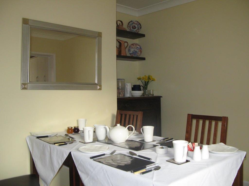 Number 64 Hotel ซอลส์บรี ภายนอก รูปภาพ